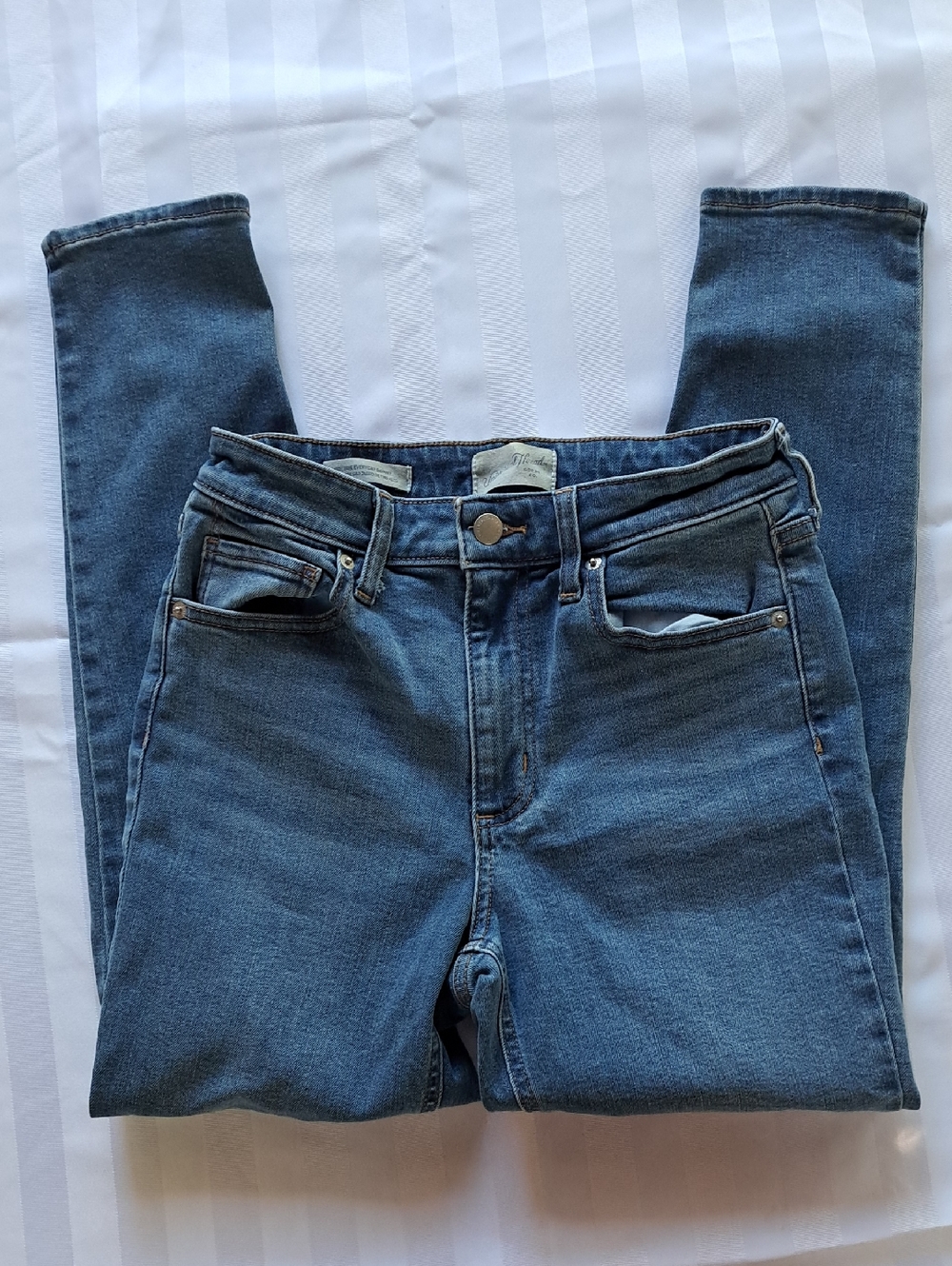 Universal Thread Women's Dark Blue Skinny Jeans
